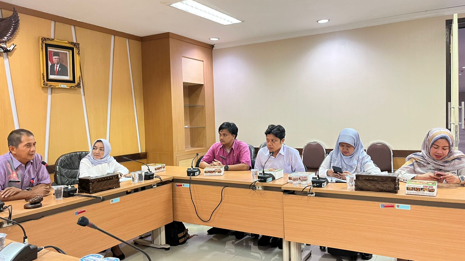 DISKOMINFO Kota Semarang Hadiri Rapat Koordinasi Acara Sosialisasi JDIH di Ruang Serbaguna III DPRD Semarang